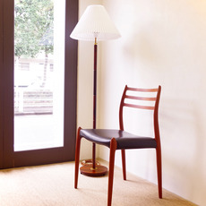 Floor lamp with Telescopic in rosewoodをアップしました