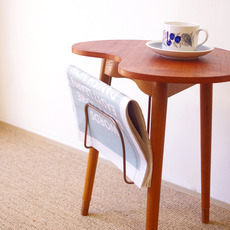 Kidney shaped table with newspaper holder をアップしました