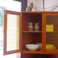 Corner cabinet with glass doors & key をアップしました