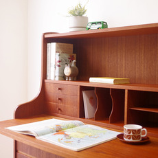 Bureau with bookcase&key をアップしました