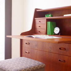 Bureau with bookcase をアップしました