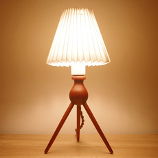 Table lamp in solid teak をアップしました