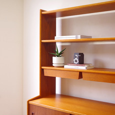 Bookshelf with sliding doors をアップしました