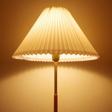 Tripod floor lamp in teak をアップしました