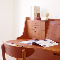 Bureau with mirror&key をアップしました