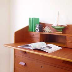 Bureau with key in teak をアップしました