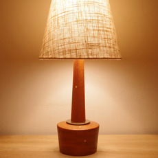 Table lamp in solid mahogany & brass をアップしました
