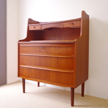 Bureau with mirror &key をアップしました