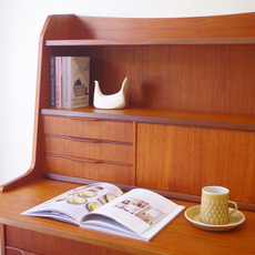 Bureau with mirror & key をアップしました