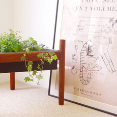 Spottrup mobelfabrik / Triangular flower planter をアップしました