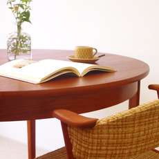 Round dining table with extension leaf in teak をアップしました