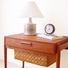 Sewing table in teak をアップしました