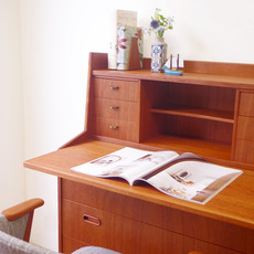 Bureau with key in teak をアップしました