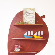Leaf-shaped wall shelf in teak をアップしました