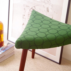 Triangular stool (mina perhonen) をアップしました