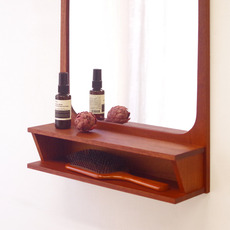 Aarhus Glasimport / Small mirror with shelf をアップしました