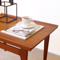 Finn Juhl / Side table FD635 をアップしました