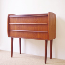 Small chest in teak をアップしました