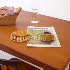 Dining table with 2extra leaves in teak&oak をアップしました