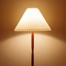 Floor lamp in teak をアップしました