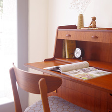 Bureau with key in teak をアップしました