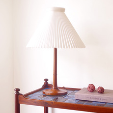 Le Klint / Table lamp mode 301 in mahogany をアップしました