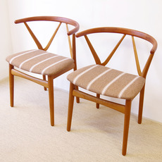 Henning Kjaernulf /Set of 2dining chairs model.255 をアップしました