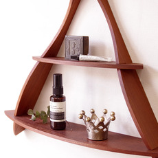 Triangular wall shelf in teak をアップしました