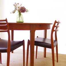 Round dining table with extra 2leaves をアップしました
