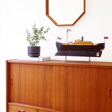 Sideboard with 3drawers & sliding doors in teak をアップしました