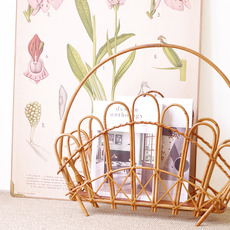 Magazine rack with handle in rattan をアップしました