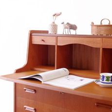 Bureau with mirror and key をアップしました