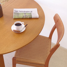 Round dining table with 2 leaves in oak をアップしました