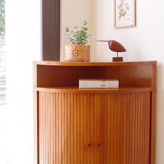 Corner cabinet with tambour doors をアップしました