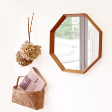 Octagonal mirror in pine をアップしました