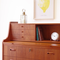 Bureau with key in teak をアップしました