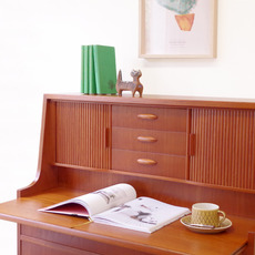Bureau with tambour doors in teak and oak をアップしました