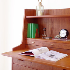 Bureau with bookcase & key をアップしました
