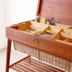 Povl Dinesen / Sewing table in teak & rattan をアップしました