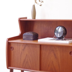 Cabinet with sliding doors in teak をアップしました