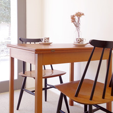 Ejner Larsen / Folding table in teak&oak をアップしました