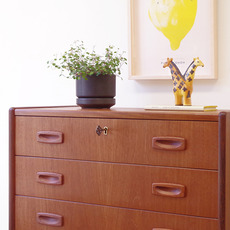 Chest of 4drawers with key in teakをアップしました