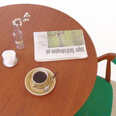 Round pedestal dining table in teak をアップしました