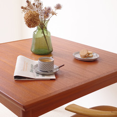 Poul Hundevad / Square dining table with 2 leaves をアップしました