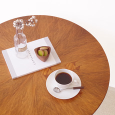 Round coffee table in walnut をアップしました