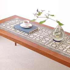 Royal Copenhagen/Tile top table TENERA in mahogany をアップしました