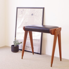 Stool in solid beech (leather) をアップしました