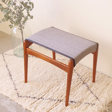 Fritz Hansen / Stool in teak model.1164 をアップしました