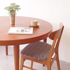 Schou Andersen / Round dining table in teak をアップしました
