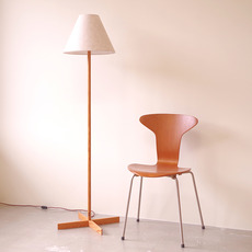Cross-Legged floor lamp in pine をアップしました